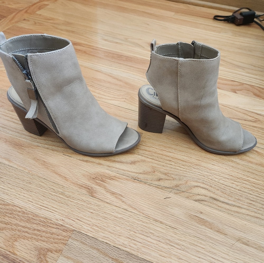 Circus by Sam Edelman peep toe block heel